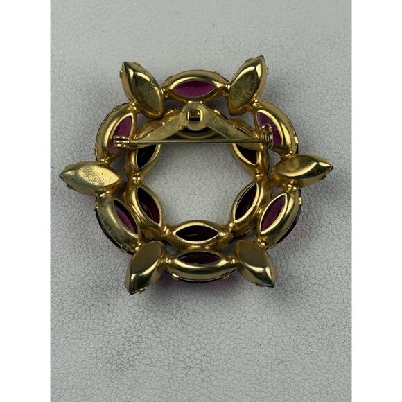 Vintage Raspberry Pink Color Wreath Brooch - Picture 4 of 9